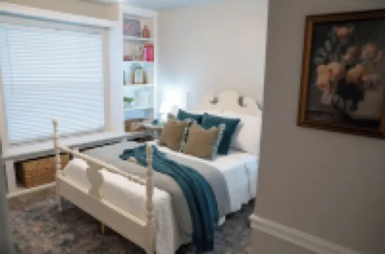 Peaceful Place a Charming 3-bedroom house with AC and WiFi in Fort Myers