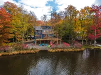 Stunning Waterfront Escape - Pool, Fire Pit, Hammock Hotels in Skytop
