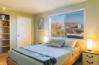 5 Miles from Park entrance Charming 2-bedroom house in enchanting Joshua Tree