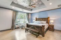 Refined Lake Retreat on Lake Fork in Emory, TX, fishing, kayaking, antiquing Hotels in Rains County