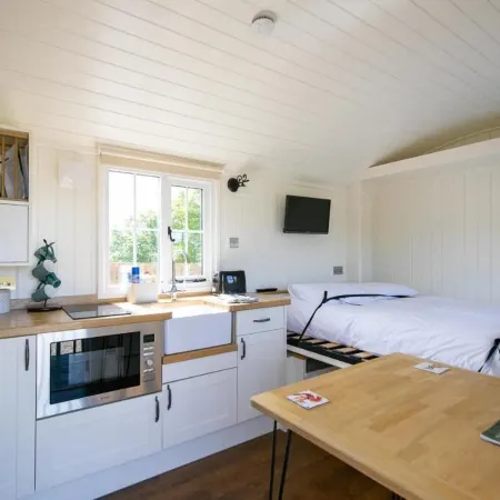 Cabin - Sleeps 2 - Parking - WiFi