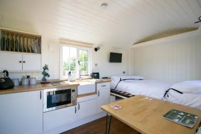 Cabin for 2 with Walks WiFi Bat and Restaurant Hotels in 