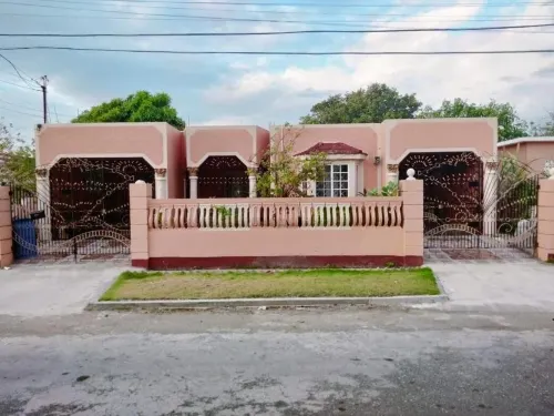 Doug Manor Flat1 Hotels in Portmore