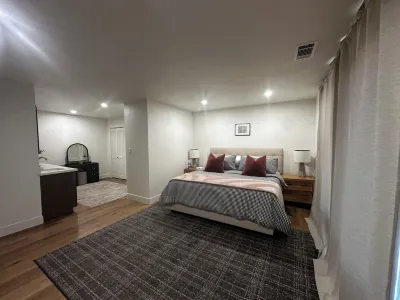 Modern Retreat in Continental Country Club with AC