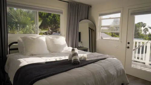 Oceanview Family Friendly and Quiet Poolside Oasis in Marvelous Oceanside