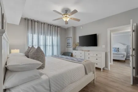 2 Bedroom, 2 Bath I Sleeps 8 I Fully Renovated I Unobstructed Gulf Views I Pool Отели рядом с достопримечательностью «Destin FL Rentals»