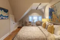 Cool and Modern 3rd Floor 2-Bedroom Walk-up