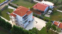 Θερινή κατοικία στην Εύβοια κοντά στη θάλασσα για έως 11 άτομα
