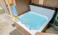 CE:}HotTub~EV~Dog~Deck~Fenced~Walk2Beach/Town/Eats/Golf~Beach Supplies~Bikes