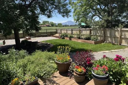 Spacious & Private Boulder Retreat w/Mountain View