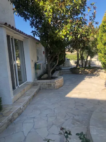 Bougainvillea full center in villa T2 58m2 terrace / garden + private garage