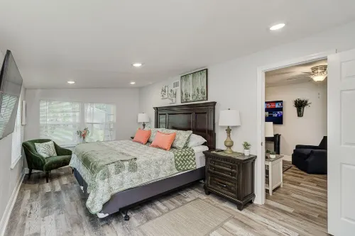 Hunter Lake Cottage w/ Parking, AC & W/D ~ Dogs Are Welcome