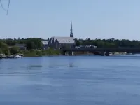 Attractive house perfectly located at crossing river, 10 min to Ottawa! โรงแรมในกาตินนัว