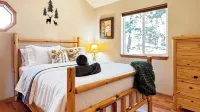 Hot Tub / Fireplace / Fire Pit / BBQ / Rec Room / Views / Quiet / WD