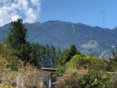 Charming Little Guest Cabin with WiFi in Alto Boquete