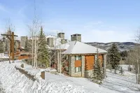 Luxury DIRECT condo to ski slope access! The BEST Ski in/out Hummingbird Lodge