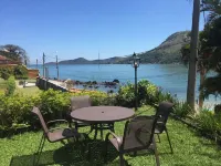 Beautiful beachfront house with pool and barbecue area Hotels near PRAÇA DO CRUZEIRO