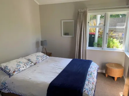 3 Bedroom House with Amazing Sea Views. Отели в г. Ловер Хатт