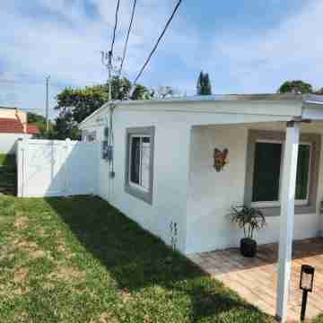 Boca Jewels with Heated Jacuzzi Hotel Exterior