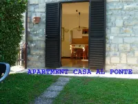 Casa al Ponte apartment with private garden, Wifi Internet!