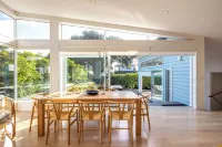 ONETANGI SEAVIEWS | Be My Guest