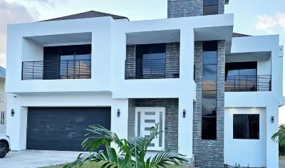 Modern Oceanview Villa. All Bedrooms with Private Bathrooms. Private Pool โรงแรมใน