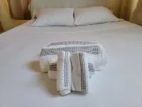 Charming 2-bedroom hideaway near Cabier, full kitchen and air-conditioned rooms. Các khách sạn ở 