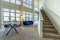 Posh Penthouse DC Getaway 2BR+Office Den Near Boeing Park/DC/Airport/Mall/Metro