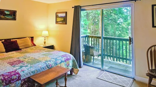 Family Vacation Rental Lake Almanor Country Club. Gameroom, Sleeps 10. Spacious