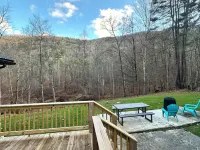 Pet friendly 4 br home on 6.5 acres w access to swim & fishing area --sleeps 10