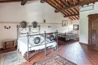 House / Villa - Quarrata with private pool Hotels in Quarrata