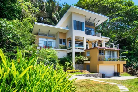 Outstanding ocean view, 4 bdr, jungle villa!