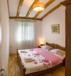 Villa with a view to nature, hydromassage heated pool, authentic stone property Hotels in Zvecanje