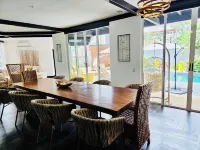 Artistically designed villa in the heart of Tamarindo, private pool, beach close