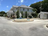The Falls - Luxury 2-Bed Townhouse in gated community Hotels in Holetown