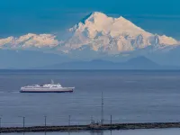 Make Victoria View your home base while exploring PNW! Garage to store your toys