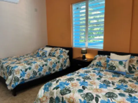 2 Bedroom Private Home with Gorgeous Views and Pool