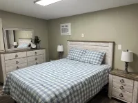 4 Blocks from UPTOWN, all new renovation, SUPER NICE! Hotels in Roxboro