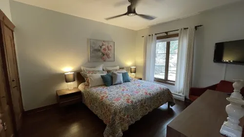 One bedroom condo fully equipped with Fireplace