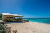 Luxury Villa + Courtesy SUV, Steps to Beach: PaddleBoards, Bikes, Chairs & More!