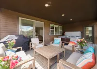 Brand New Luxury Mountain Home- Hot Tub, 3 King Beds, Bunk Beds, EVS car charger