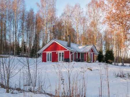 Comfortable Swedish house in a prime location on Lake Rottnan with its own shoreline Отели в г. Сунне