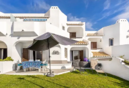 Recently Renovated Ground Floor Apartment, 2 new Bathrooms with walk in showers