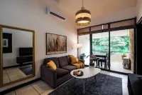 Chic 2-bedroom apartment with WiFi, balcony with mountain views pool in Río Oro