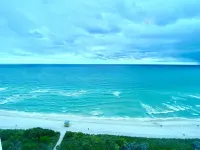 Luxurious large Direct Ocean Front Penthouse Beach access&Free parking-Remodeled