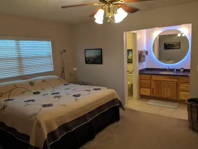 Artist's Beach Retreat under the Oaks with Hot Tub near Mayo Hotel in zona Beaches Museum