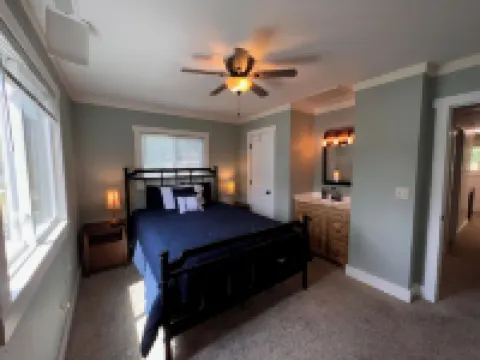 Newly renovated kitchen 2024. Dead end Street, Large Yard, not on a hilltop.