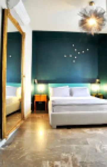 Moon's fault - all the fault of the moon<br>Pozzuoli, Naples