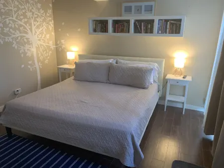 Seven Mile Beach With Soul - Top Central SMB Location Отели рядом с достопримечательностью «Clock Tower»