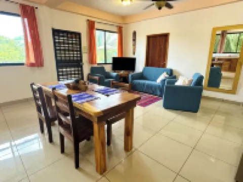 Beautiful poolside condo! Great location! AC+